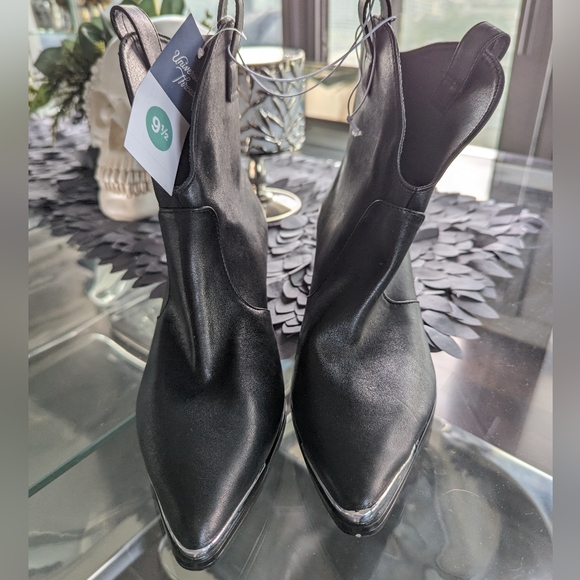 Black and Silver Ankle Boots NWT - Picture 10 of 10